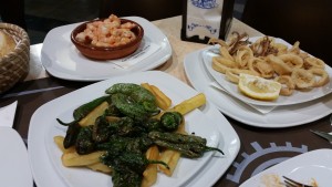 Pimientos, Calamari Frito and Gambas Pil Bil in their natural environment. They played the role of "tapas" for the evening.